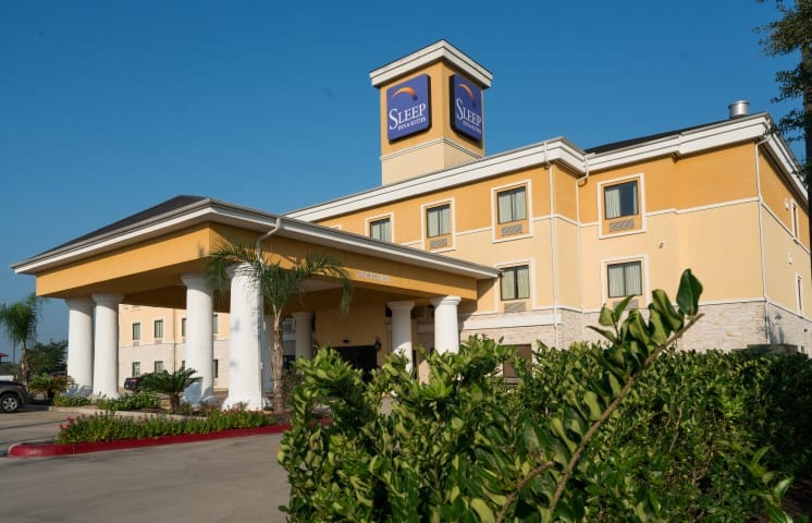 $94 a night plus tax for Double or King Call hotel directly @ 832-230-3000 Reference: USFA Super Regionals to secure rate.
